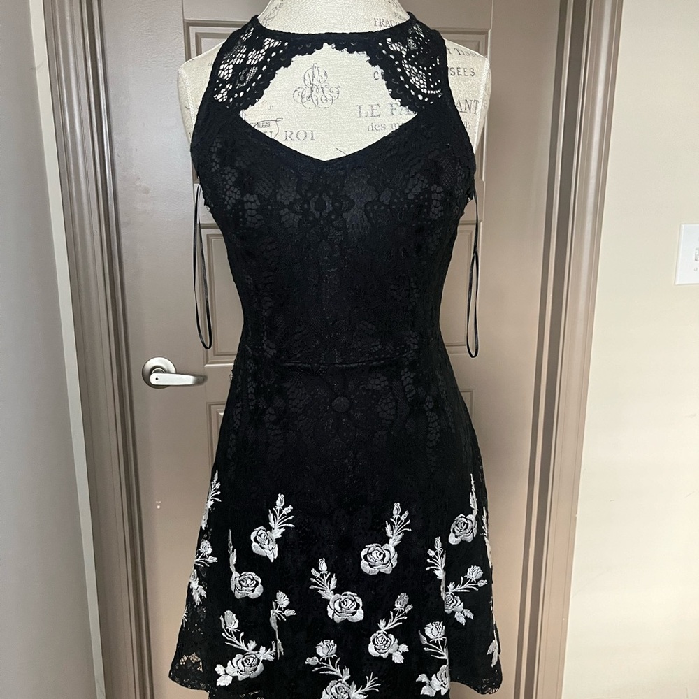 Francescas’s Black & White Lace Night Out Dress
